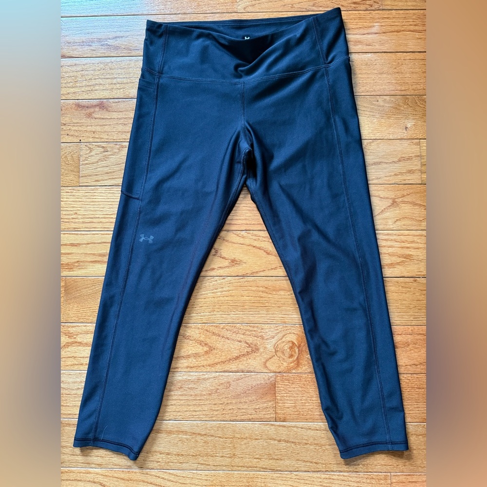 Women’s Under Armour Black Leggings with Elastic Waistband and 7/8 Length Fit
